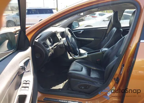 2013 Volvo S60 T5/T5 Platinum/T5 Premier/T5 Premier Plus z USA, uszkodzony, nr VIN YV1612FS1D2190732